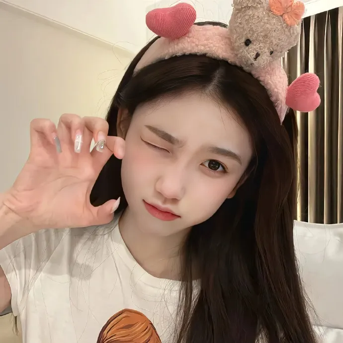 某天后之女酒吧消费天价，家长出面回应，连日来引热议